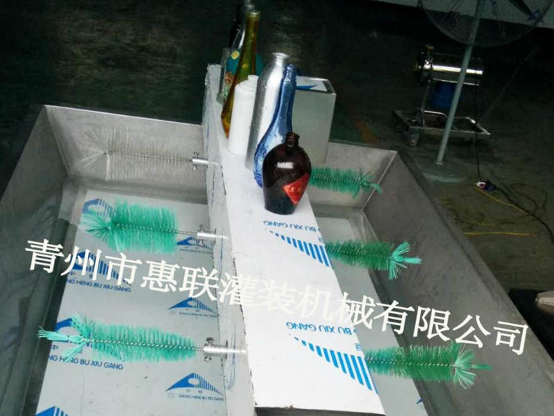 六頭簡(jiǎn)易毛刷洗瓶設(shè)備